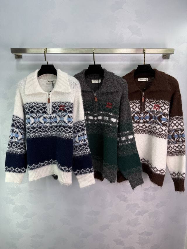 Miu*25秋冬新款费尔岛毛衣 超美的北欧风雪花图案 带拉链设计 面料柔软舒适 整体造型气质十足 穿搭时髦洋气！3色3码Sml T226B.