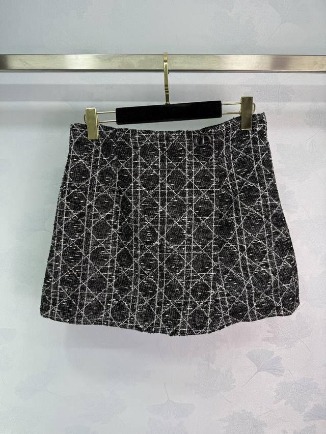 Dio*25早秋新款限定藤格纹系列，进口纱线双织提花工艺！叠搭神器！白富美必入单品，经典H版型气质优雅减龄少女风，1色3码Sml。T226B