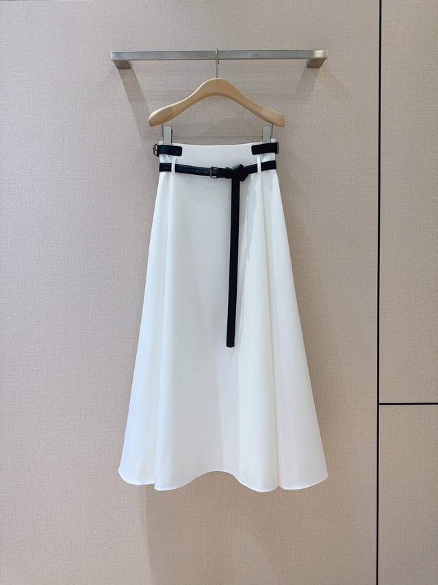 D家新款半裙 中长款半裙，高腰设计搭配A字版型，腰头隐形拉链开合，搭配装饰腰带，超大裙摆超显腿长，可搭配系列衬衣 T桖，上身轻松穿搭，可以穿出多样风格 码数：S