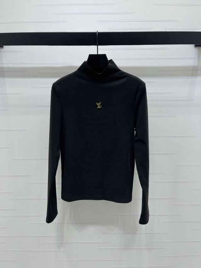 上新原单高端品质Louis Vui*Ton 2025秋冬最新系列！字母徽标高领打底衫！定制进口棉纶材质，质感舒适，弹力十足，修身高领打底裁剪，胸口居中缝制字母金