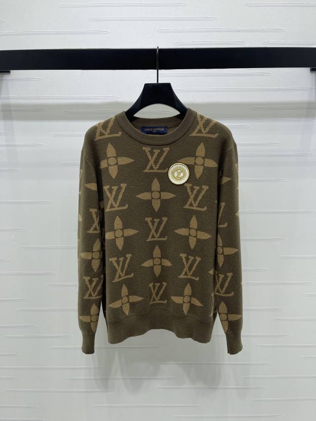 上新原单高端品质Louis Vui*Ton 2025秋冬最新系列！提花圆领针织长袖毛衣！定制羊毛纱线织造 质感高级舒适 圆领长袖剪裁 通体装点标志性四叶草元素字