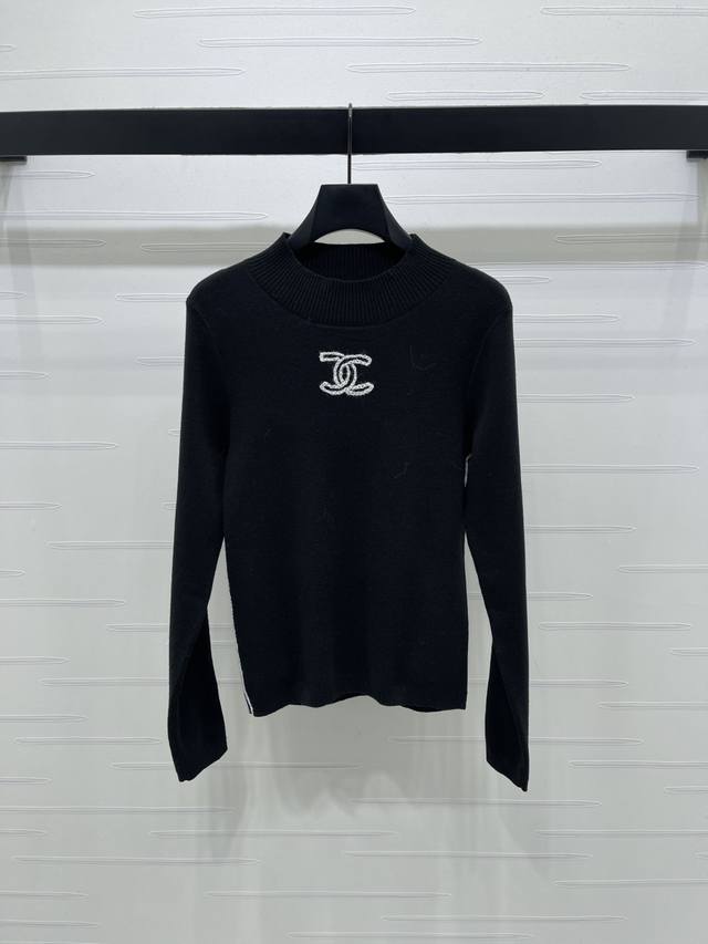 上新原单高端品质 Chane* 2025秋冬最新系列！双C刺绣针织长袖！定制羊毛针织材质 柔软柔软 弹力十足 圆领针织长袖上衣 领口袖口细腻包边 穿着舒适 成衣