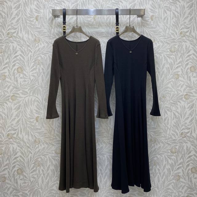 Di★ Fw 性感V领金属扣点缀收腰连衣裙 魅力大女主款 配送腰带 高级面料，颜色:图片2色，面料:精纺羊毛混纺面料 Sml