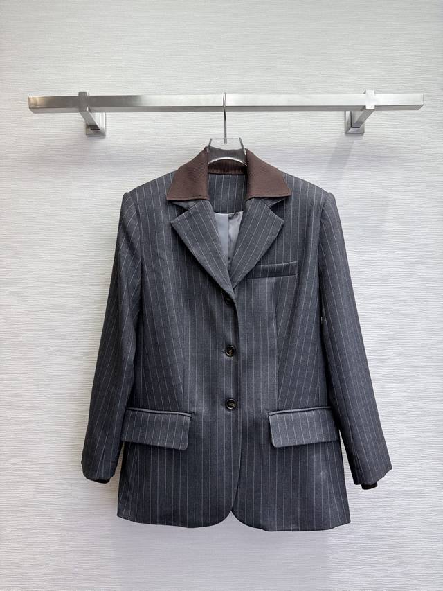 Miumi* 25Ss新款条纹西装外套 螺纹领撞色设计 后中贴布绣花装饰 立体剪裁 高品质 两色三码Smlb808p