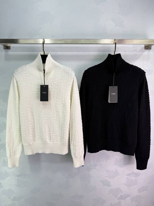 Fe*25秋冬新款高领针织衫 精致珍珠点点纹理设计 羊毛材质保暖舒适 高领设计显气质 搭配大衣很有型 秋冬必备单品！2色3码Sml T226B.