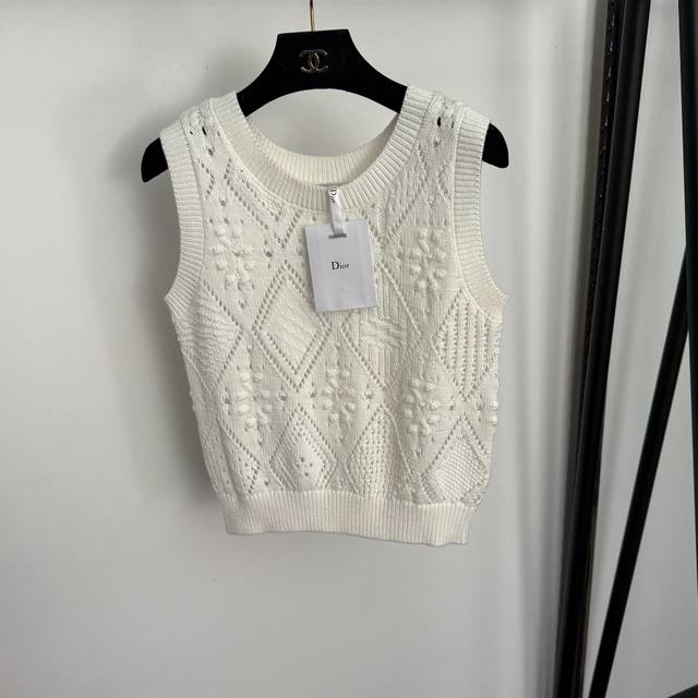 款号20257008 Dio*新款 Cd小蜜蜂刺绣 菱格子镂空针织背心，白色，36 38 40， 38码：胸围84，长49；重量：0.205Kg .