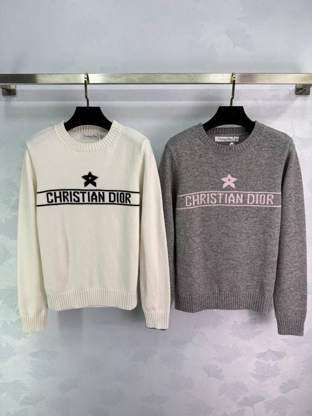 Dio*秋新款极简风针织上衣 经典的Logo标识五角星元素图案 好看不过时 简约又百搭 2色3码Sml。T226B.