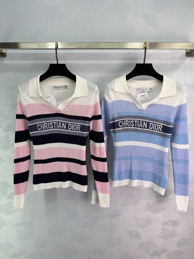 Dio*25秋冬新款翻领针织衫 胸前有品牌字母刺绣 条纹设计很特别 面料是羊毛混纺的 手感柔软舒服 显瘦又百搭！2色3码Sml T226B