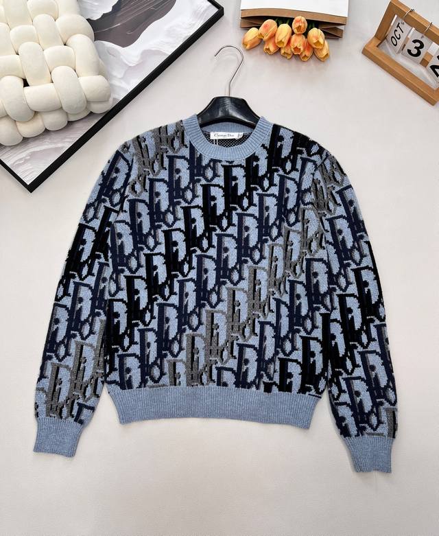 25Ssdior 迪奥老花提花羊毛针织衫毛衣！ 提花彩色毛衣，毛料采用7针进口机编织制造 采用羊毛含量纱线 纱线定染 花纹经过3次打版还原一致 主标吊牌原版1: