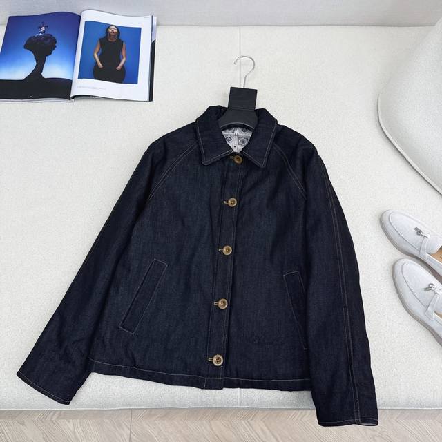 独家款～ Lp30Ss 秋冬最新款翻领牛仔棉服外套 时髦有型 帅气有范 复古的感觉 原浆色洗水牛仔 内里夹棉 保暖效果十足 廓形感恰到好处 高矮胖瘦都能驾驭 时
