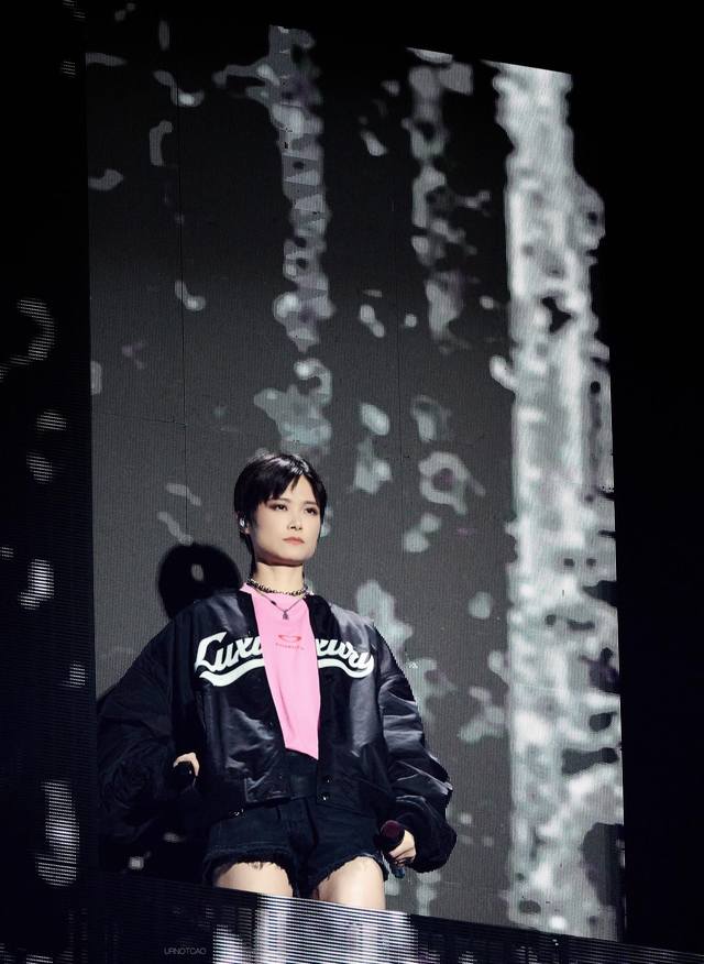 Balenci*Ga 25Fw秋冬新款 字母刺绣复古飞行夹克外套丨独家Yb开发！高版出品！黑白撞色刺绣字母，自带高街辨识度，慵懒又锋利；经典棒球领+宽松Over