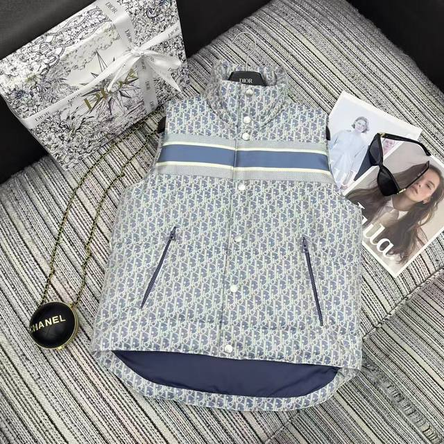 强烈推荐 25年早秋冬系列 Dio*新款经典老花提花立领羽绒马甲 充绒量饱满 两色Sml.