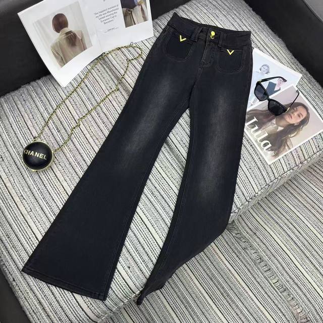 强烈推荐 25年秋冬系列 Val*新款气质金属V口袋设计高腰显瘦抓绒牛仔微喇叭裤黑灰色 牛仔蓝Smlxl .
