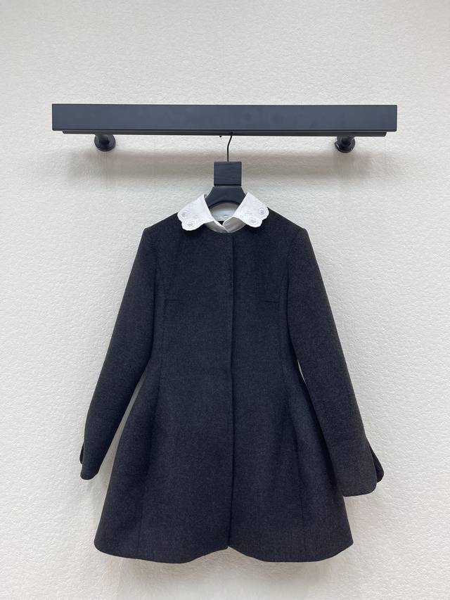 Dio*25秋冬新品绣花领娃娃款设计羊毛呢中长款外套连衣裙 非常减龄 可以当外套穿也可以当短款连衣裙穿 裙长不压身高显腿长 领子可拆卸 定制羊毛面料舒适保暖 能