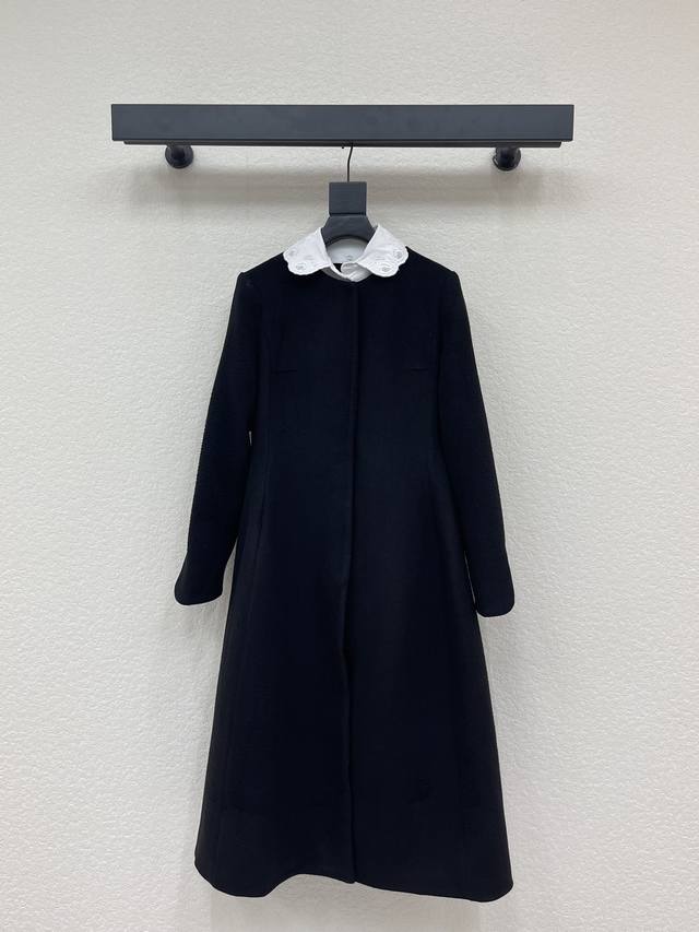 Dio*25秋冬新品绣花领娃娃款设计羊毛呢长款外套连衣裙 非常减龄 可以当外套穿也可以当短款连衣裙穿 裙长不压身高显腿长 领子可拆卸 定制羊毛面料舒适保暖 能优