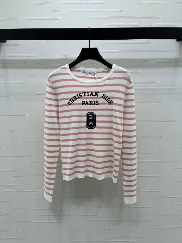 上新原单高端品质 Dio* 2025秋冬最新系列！圆领条纹针织长袖！定制羊毛纱线织造，质感高级，舒适柔软，圆领毛衣剪裁，密实针织御寒防风，常规的剪裁无需浮华装饰