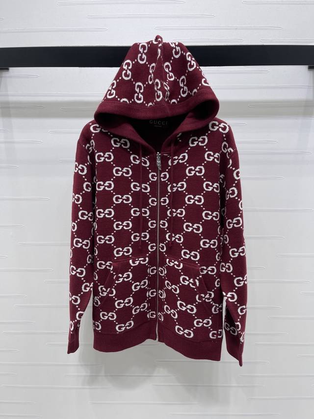 上新原单高端品质Gucc* 2025秋冬新款系列！双面连帽拉链针织外套！定制羊毛针织材质 质感十足 品相还原 连帽拉链外套 拉链设计穿脱方便 双插兜兼顾实用美观
