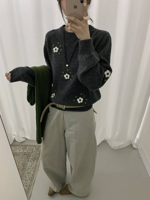 简约休闲时尚气质欧货秋冬新款高支毛条100 ％重工绣花宽松显瘦百搭针织上衣，新款，正价，上新