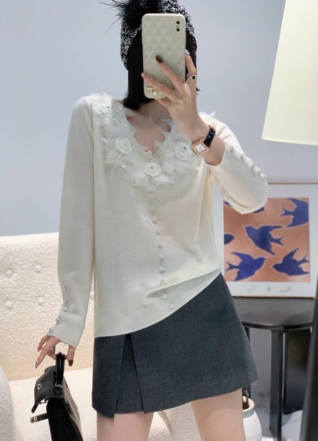 新款V领蕾丝爆款来袭 全羊毛