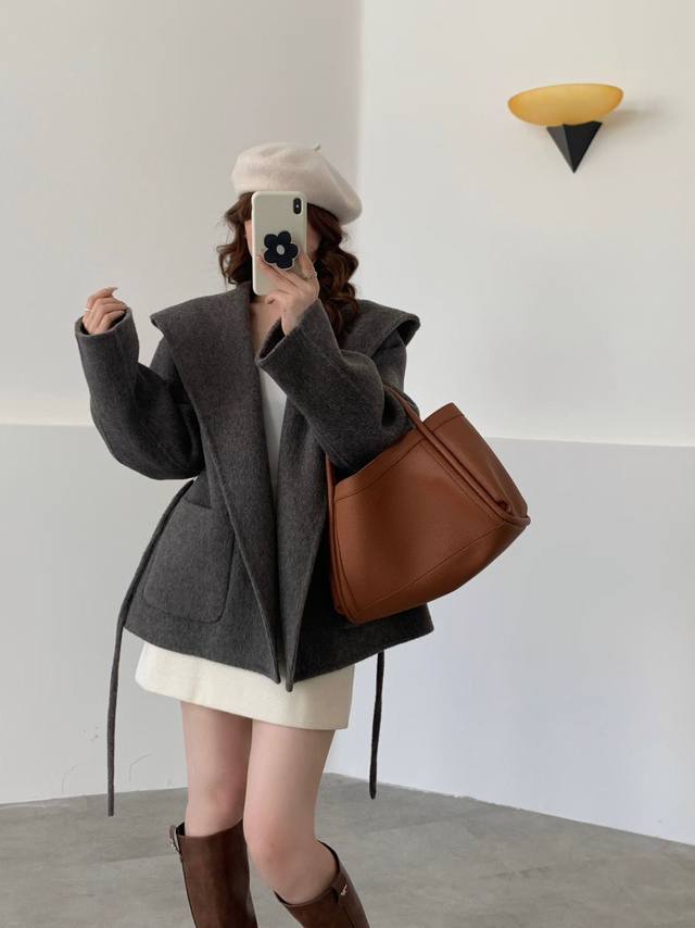 2025秋冬新款韩版宽松显瘦翻领羊毛呢外套女短款小个子系带大衣
