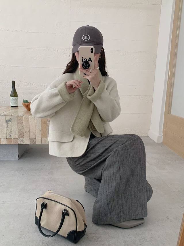 圆领小个子双面羊毛外套配可拆卸围巾