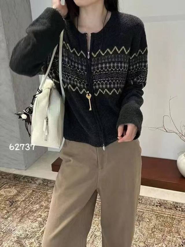 全毛圆领开衫 两色 均码