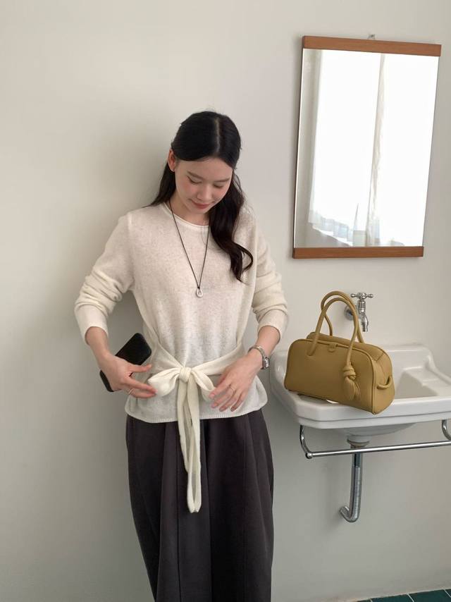 100%羊毛 圆领系带设计