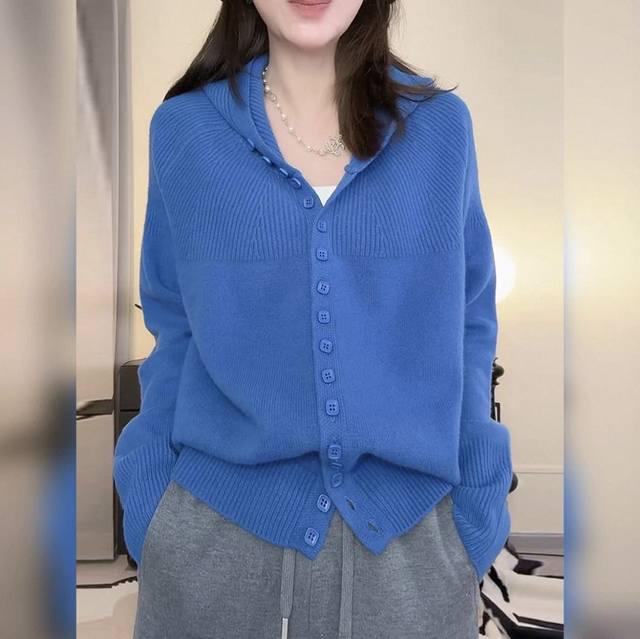 百分百羊毛扣子帽衫