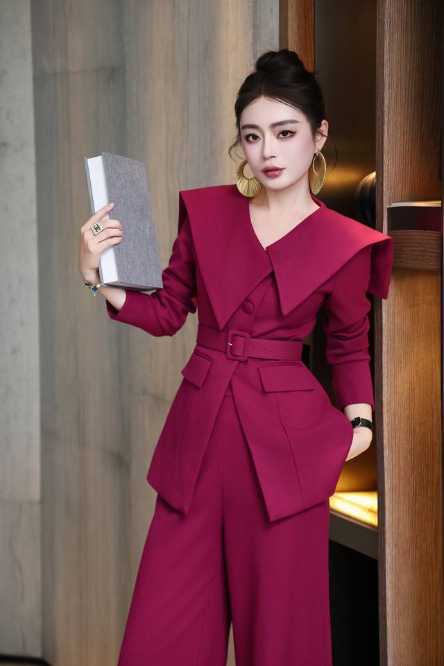 高端原创设计师款 优雅气质修身腰带套装 霸道总裁款 谁穿谁好看 码数：Smlxl