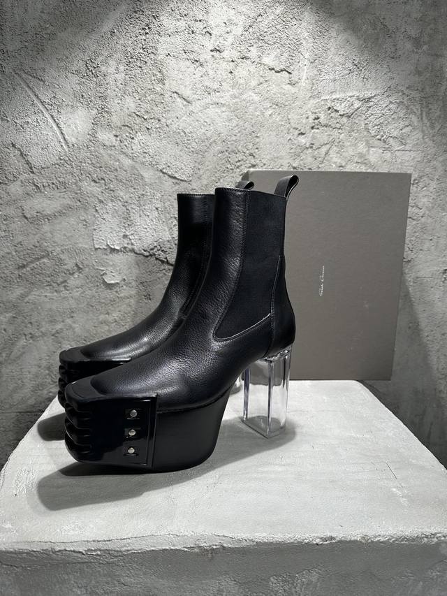 Rick Owens Ss 秀款三杠Kiss Boots 高跟鞋 开模水晶鞋跟+方头磨具 牛皮鞋底 水晶高跟设计 鞋面采用头层牛摔纹 水染牛皮内衬及鞋垫 鞋跟高