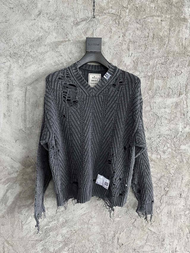 Mmyss 手工破洞毛衣 定制特种纱 100%棉 进口机高高密度针织 后期手工破洞做旧 重度砂洗+水洗做旧 袖口+下摆散口处理 Size：44 46 48 现货