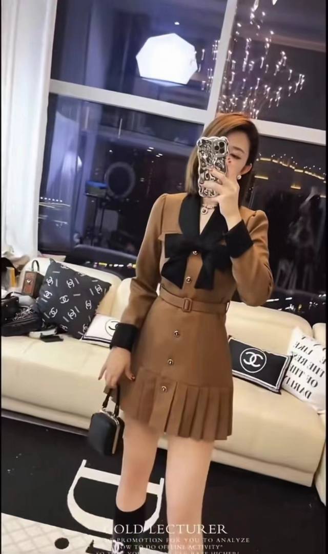 设计感赫本风气质连衣裙 Smlpxl