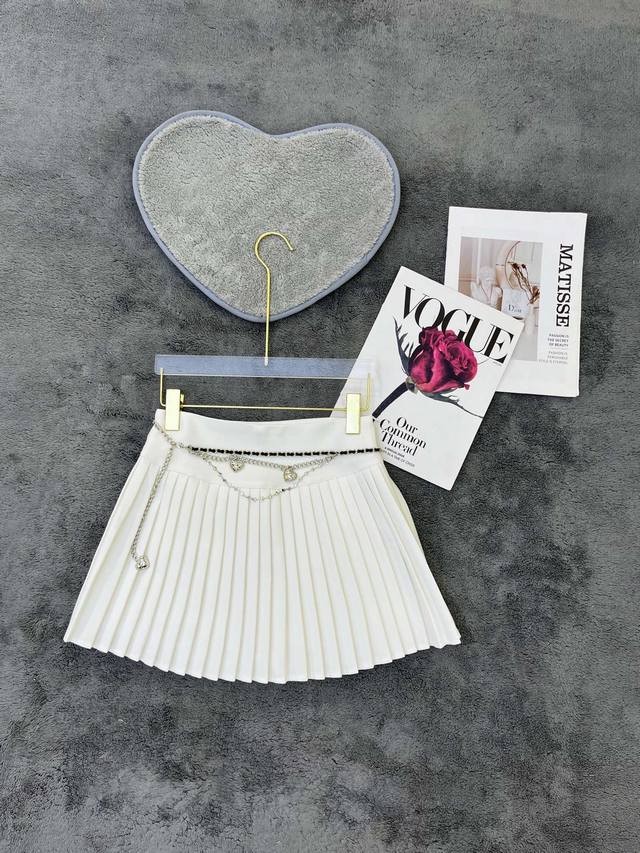 新款 小众设计百褶短裙p，搭配时尚腰链，上身绝绝子 Smlp