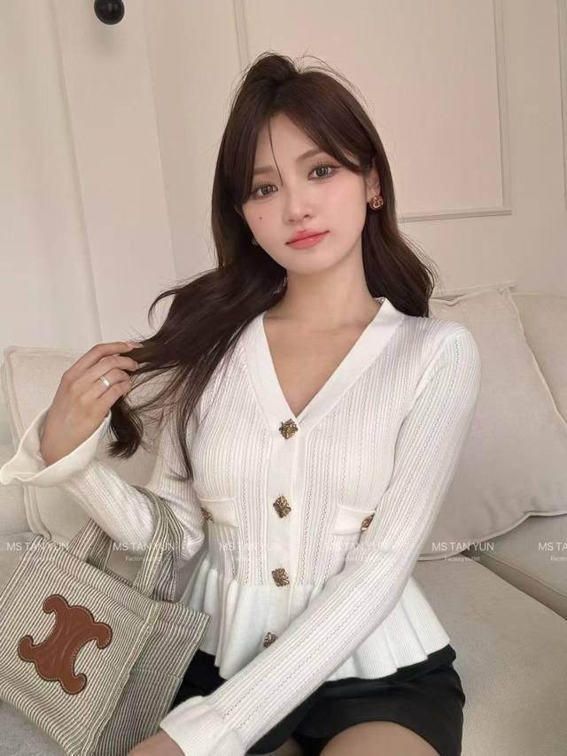 新款 裙摆风V领长袖开衫毛衣 黑 白 灰 蓝 卡其 红 Smlp