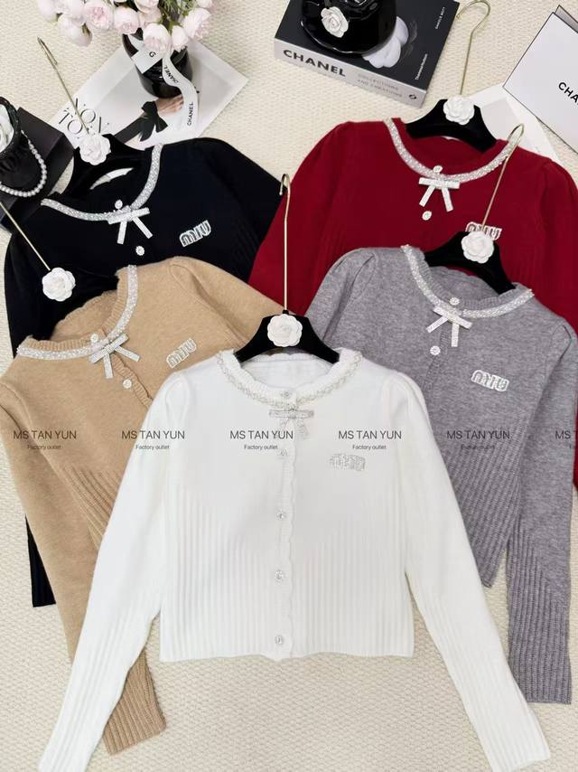 新款 重工领钻长袖开衫毛衣 黑 白 灰 卡其 红 Smlp