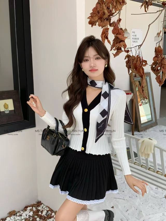 新款 巴尔曼V领丝巾长袖开衫毛衣 黑 白 紫 卡其 红 Smlp