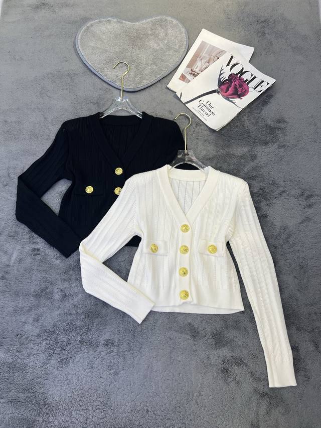 上新 小香风V领金属扣长袖毛衣 黑 白 红 Smlp