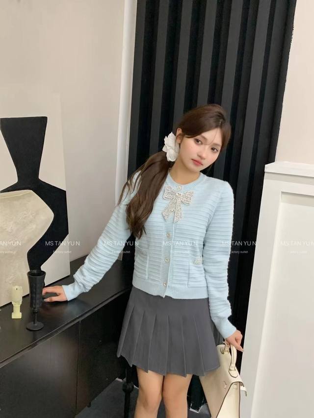 设计感烫钻立体蝴蝶结毛衣 Smlp