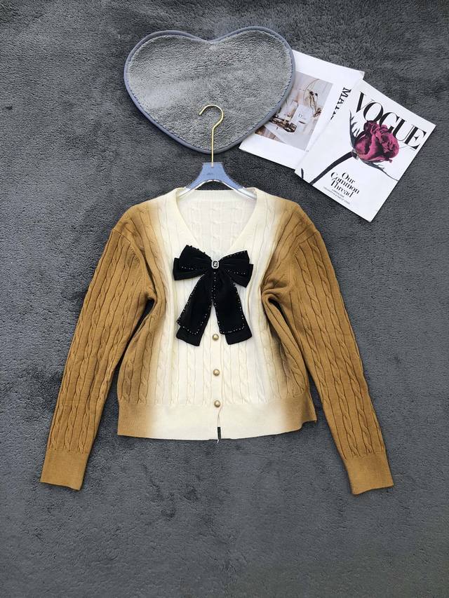 设计感安可拉红色渐变麻花开衫毛衣 Smlp