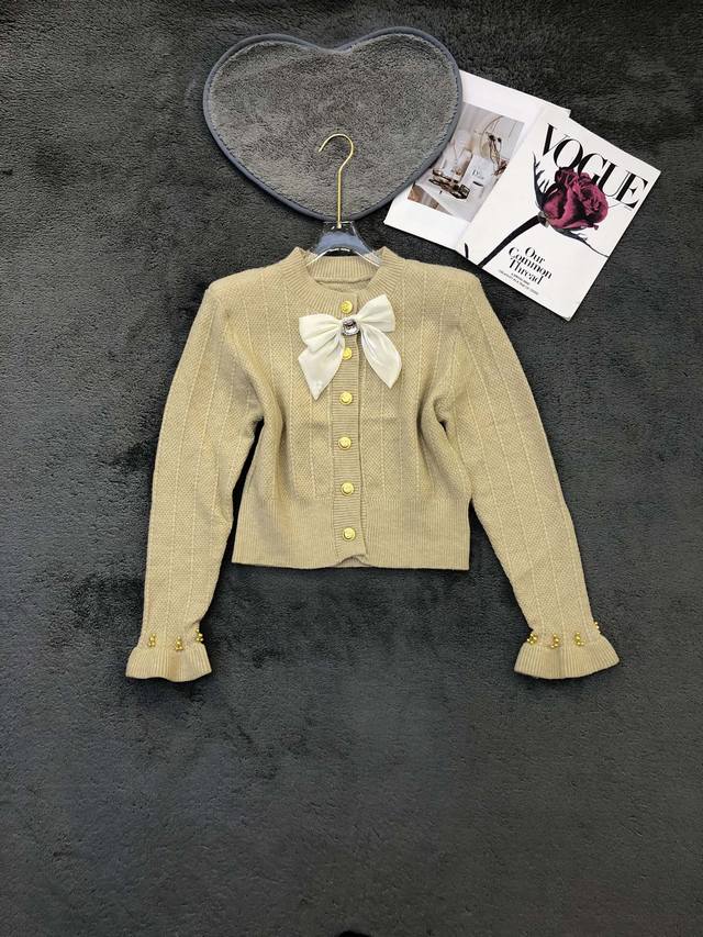 爆款 设计感小香风金扣毛衣，百搭单品 Smlp