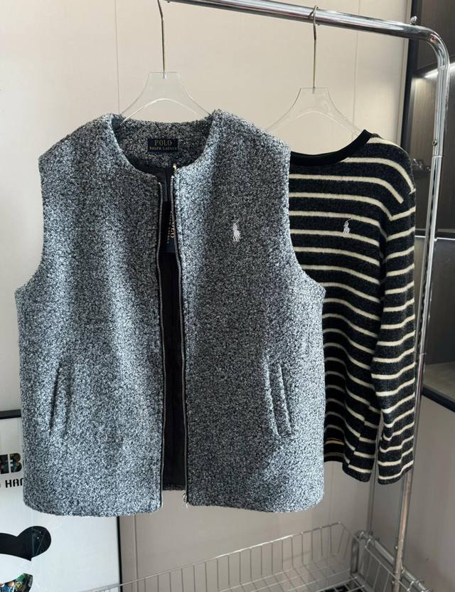 马甲 长袖 品名：Ralph Laur*N 拉夫战马刺绣慵懒风套装条纹长袖T恤马甲外套 尺码：M.L 颜色：如图 长袖上身打造纸片人既视感，宽松立体维度，能够包