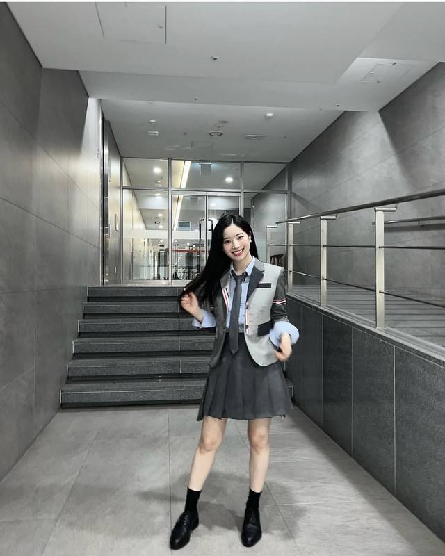 上新 独家高定西服首发 25Aw Thom Brown*独家爆款高货重工拼色进口澳洲羊毛西装外套，超级有特色的深灰与浅灰的颜色搭配拼接设计独具一格 非常的有层次