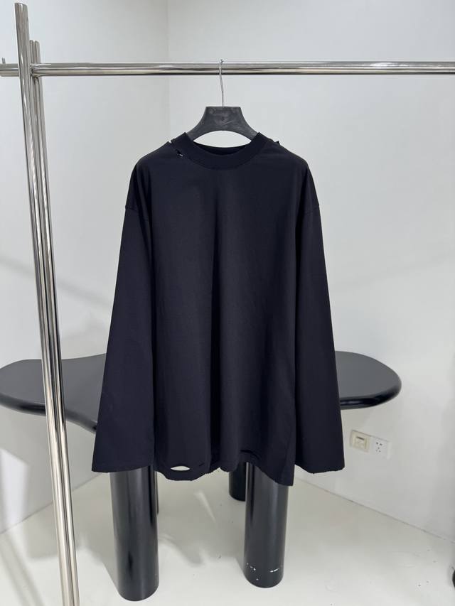 美工胶饰长袖圆领T恤 定制定染复古平纹布面料 25新款背面 Tape Type 徽标 美工胶3D视觉 磨损洗旧效果 宽松版型 爆款版型 男女同款 ：水洗黑 ：