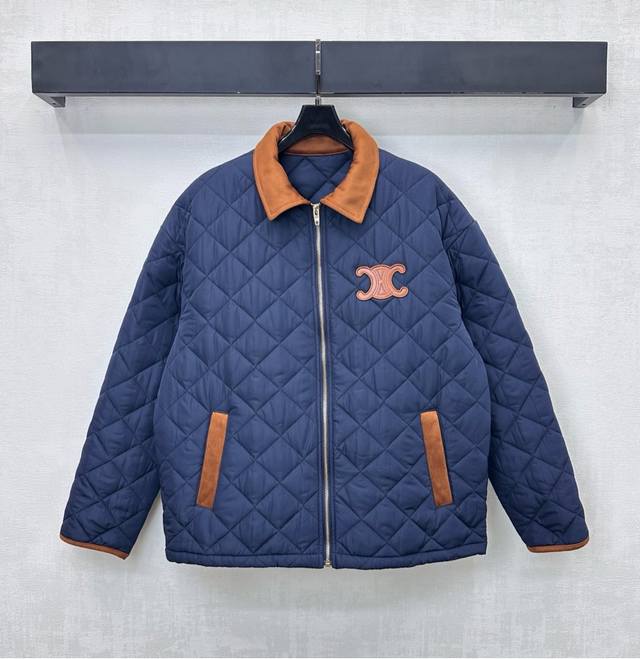 Celin*2025新品上架 灯芯绒领棉服外套 定制Yb进口尼龙材质 内里衔棉填充 整件轻盈保暖 通体菱格压纹肌理 沿用灯芯绒领边口袋袖口边缘碰撞包边设计 增添