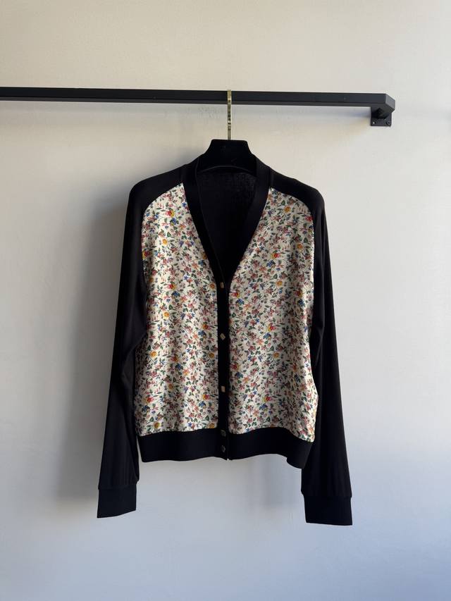 Loropiana 新款开衫，前侧真丝面料后侧羊毛针织ＳＭＬ.