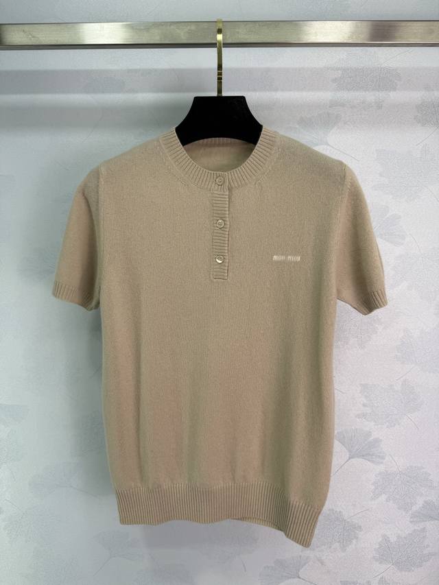Miu*25秋冬新款羊绒短袖针织衫，选用高品质羊绒，柔软细腻，穿着超舒适1色3码Sml