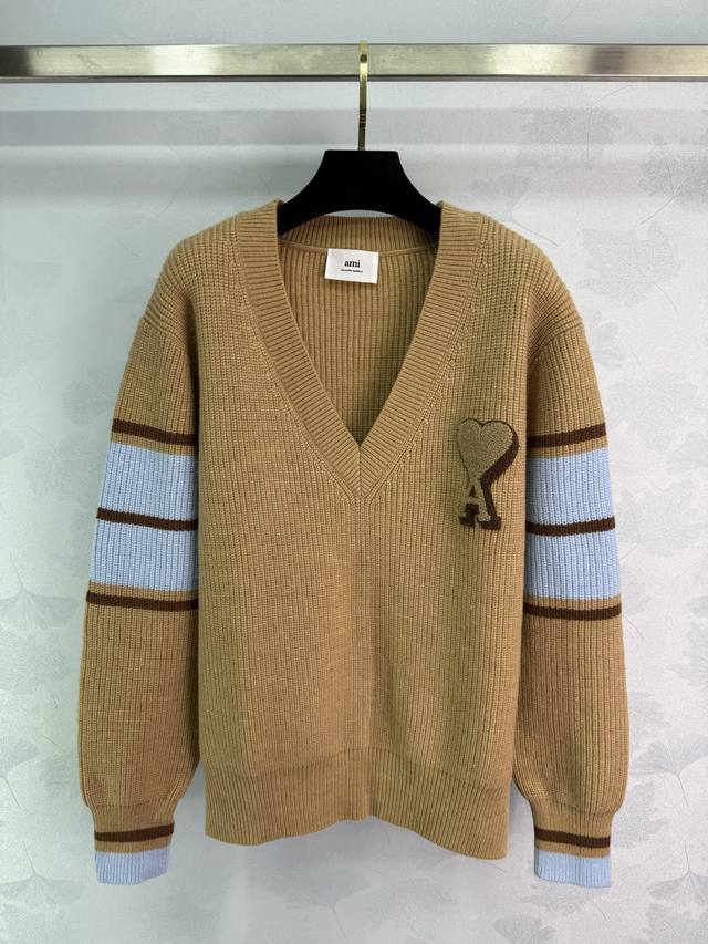 Ami*2025秋冬爱心植绒V领毛衣，暖卡其色羊毛针织，柔软舒适，秋冬穿超合适1色3码Sml