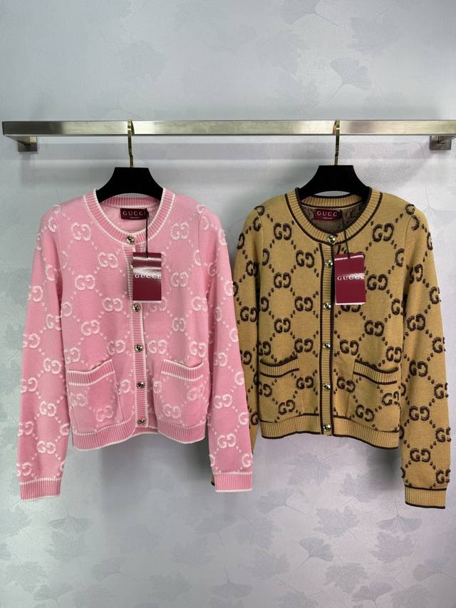 Gu*25秋冬新款羊毛提花针织开衫，经典Gg Logo满印设计，羊毛材质柔软保暖，秋冬穿超合适4色3码Sml
