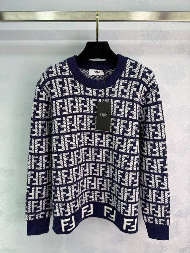 Fe* 2025早秋新款圆领字母提花针织套头毛衣！定制羊毛纱线织造 质感高级透气 圆领长袖剪裁 通体利用细密钩针肌理 勾勒字母提花图案 凸显穿搭高级感 领口衣摆