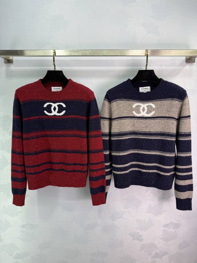 Ch*25秋冬新款针织圆领套头 撞色条纹拼接装饰 胸前字母Logo标点缀 简约时髦精致百搭 尺码Sml。